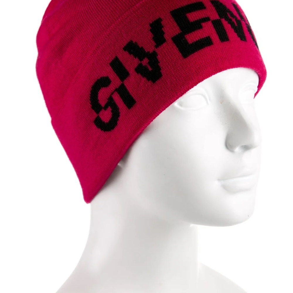 GIVENCHY
Wool Patterned Beanie w/ Tags